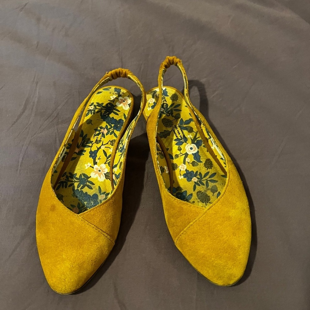 Toms sling back flats shoes